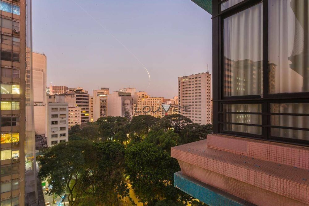 Apartamento à venda com 3 quartos, 266m² - Foto 2
