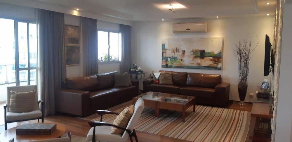 Apartamento à venda com 4 quartos, 240m² - Foto 1