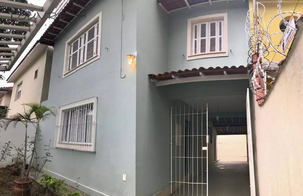 Casa à venda e aluguel com 3 quartos, 160m² - Foto 1