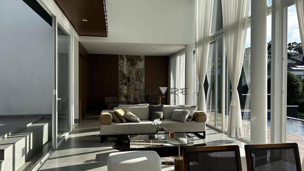Casa à venda com 5 quartos, 600m² - Foto 1
