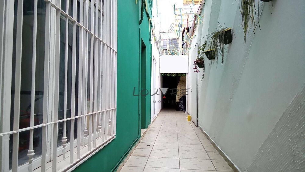 Casa à venda e aluguel com 6 quartos, 220m² - Foto 1