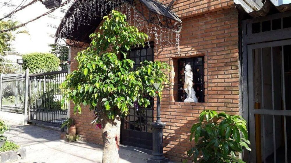 Casa à venda e aluguel com 4 quartos, 250m² - Foto 1