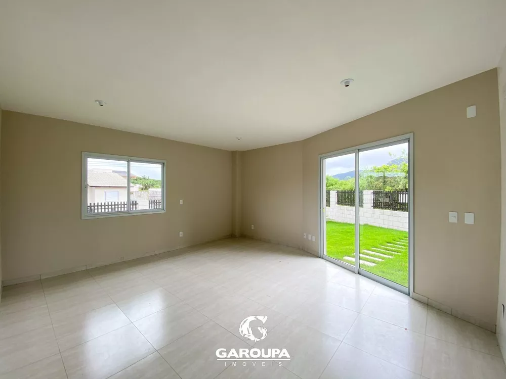 Casa à venda com 2 quartos, 80m² - Foto 4