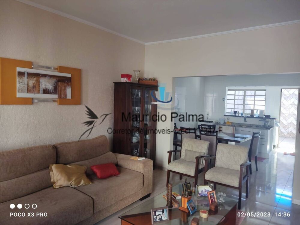 Casa à venda com 3 quartos, 159m² - Foto 1
