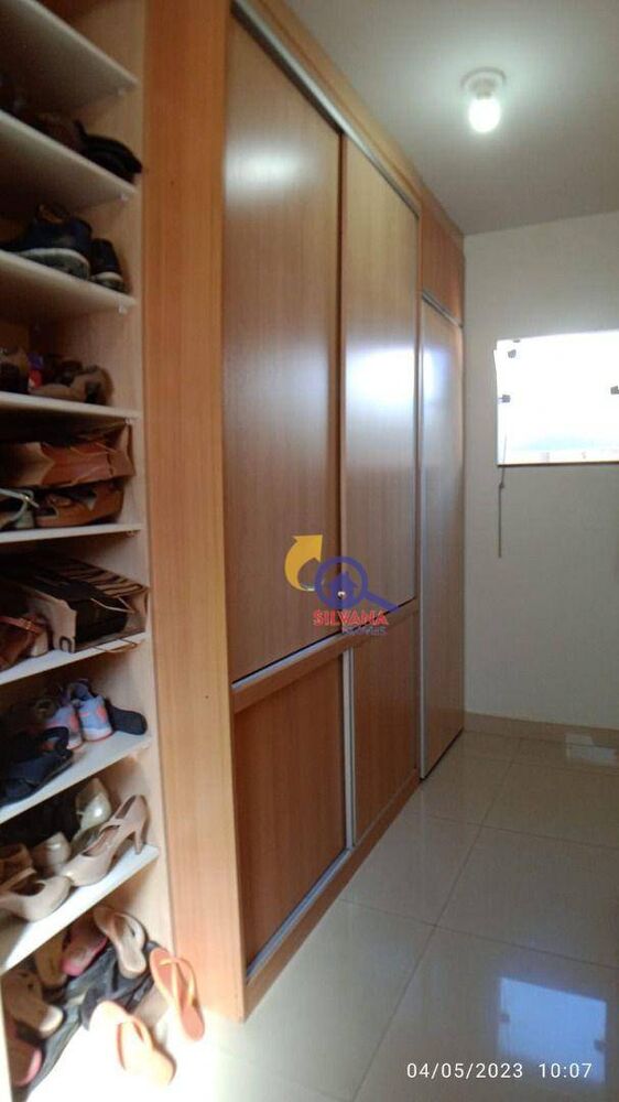 Casa, 4 quartos, 206 m² - Foto 1