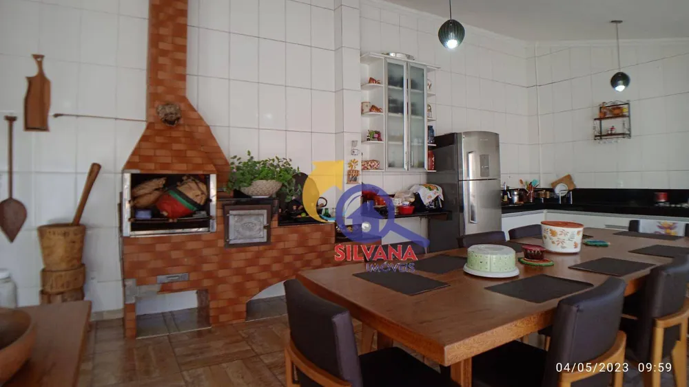 Casa, 4 quartos, 206 m² - Foto 1