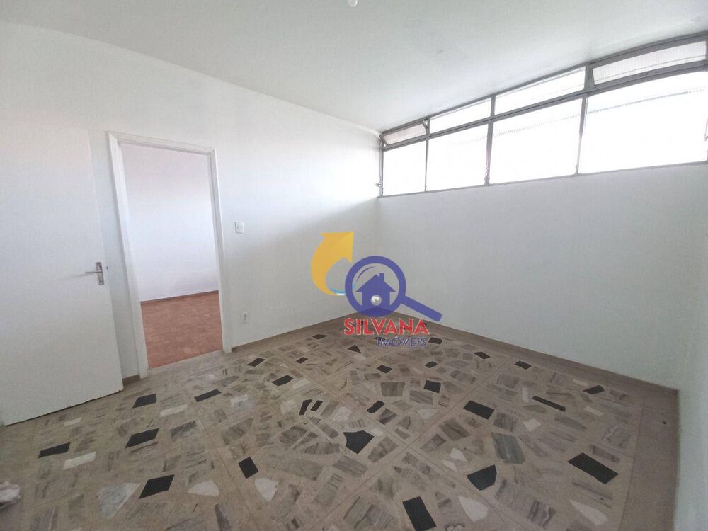 Casa para alugar com 4 quartos, 348m² - Foto 1