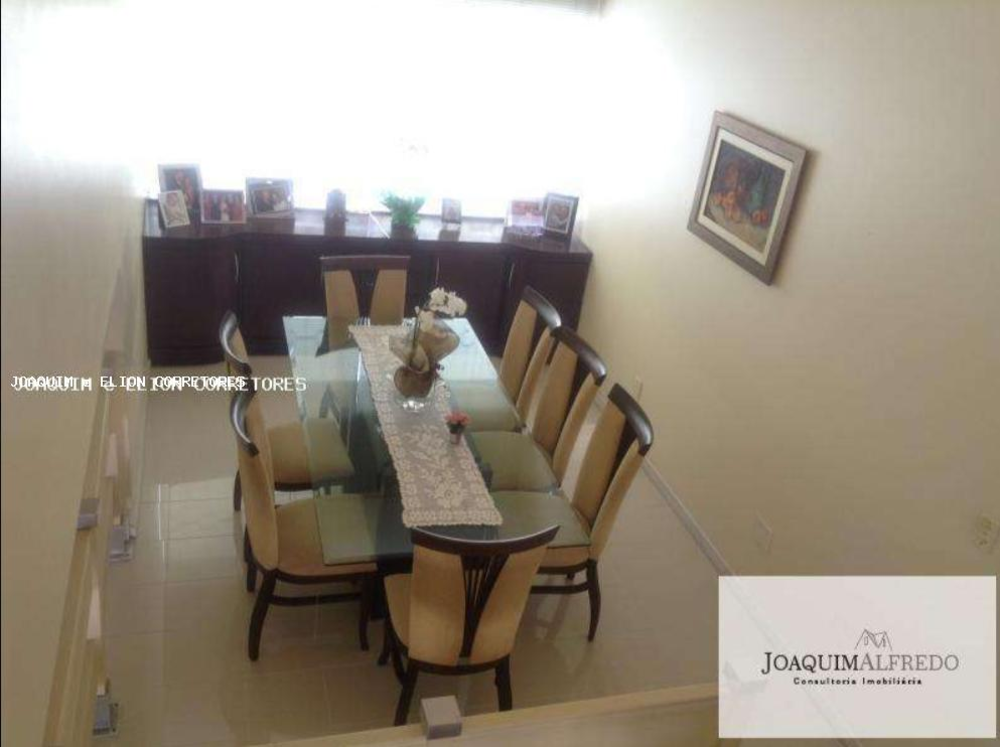 Casa à venda com 4 quartos, 300m² - Foto 1