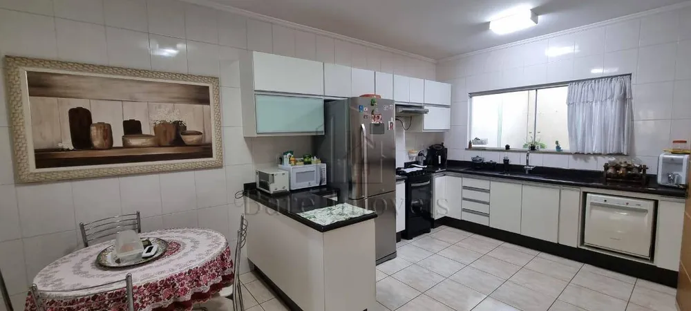 Sobrado, 3 quartos, 203 m² - Foto 1