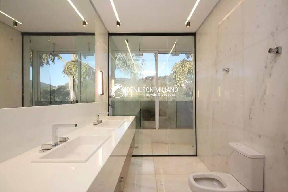 Casa à venda com 2 quartos, 437m² - Foto 4