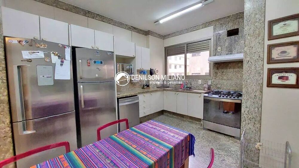 Apartamento à venda com 4 quartos, 250m² - Foto 1