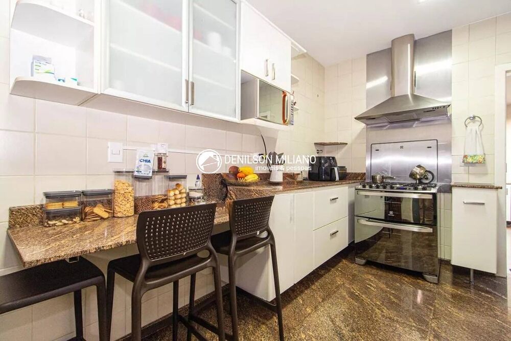 Casa à venda com 6 quartos, 493m² - Foto 2