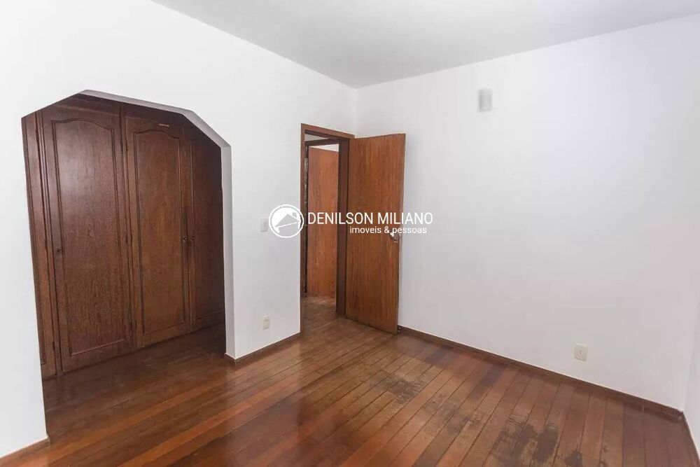 Apartamento para alugar com 4 quartos, 140m² - Foto 1