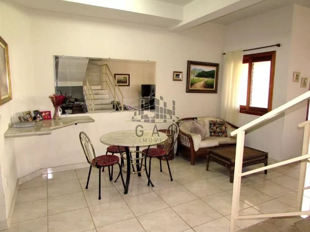 Casa à venda com 4 quartos, 200m² - Foto 4