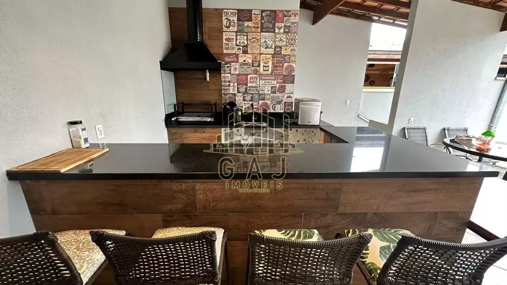 Casa à venda com 3 quartos, 175m² - Foto 1