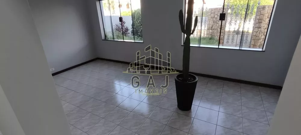 Casa à venda e aluguel com 3 quartos, 279m² - Foto 2