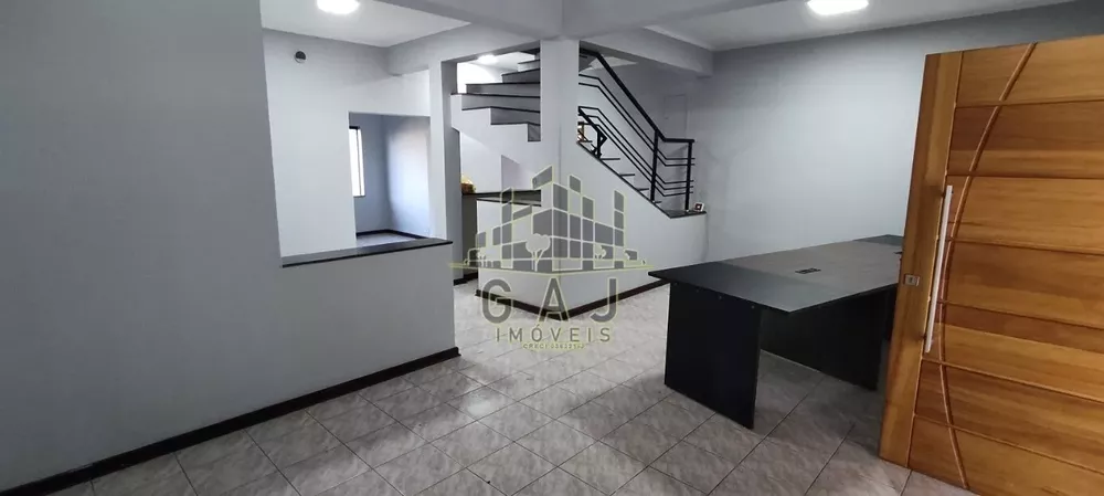 Casa à venda e aluguel com 3 quartos, 279m² - Foto 1