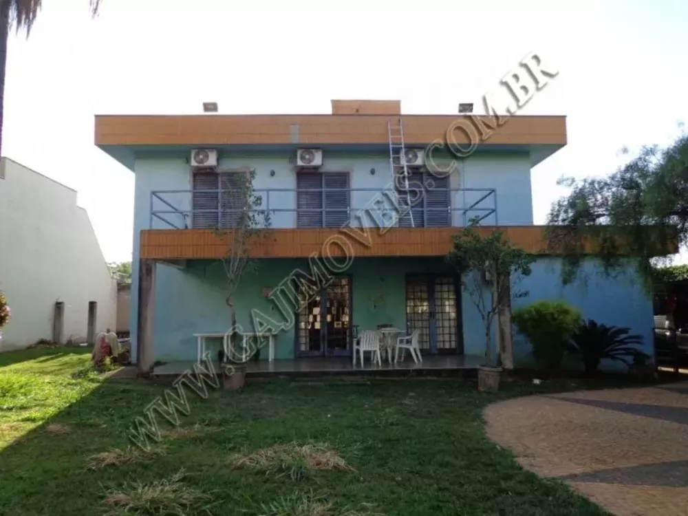 Casa à venda com 3 quartos, 226m² - Foto 2