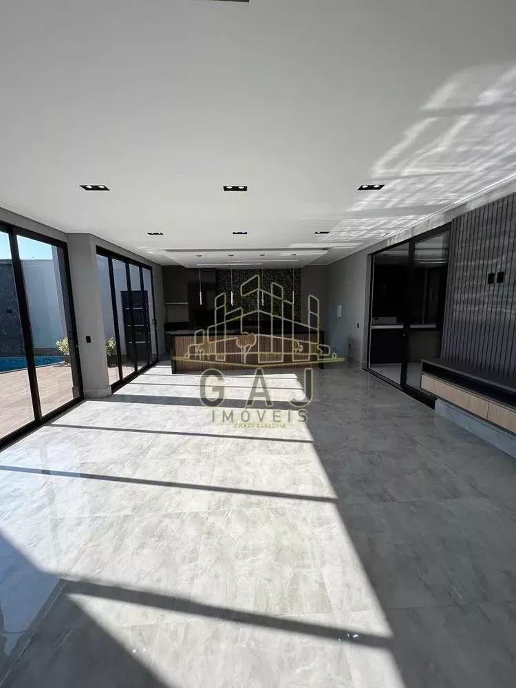 Casa à venda com 3 quartos, 215m² - Foto 2
