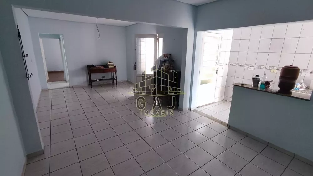 Casa para alugar com 3 quartos, 71m² - Foto 1