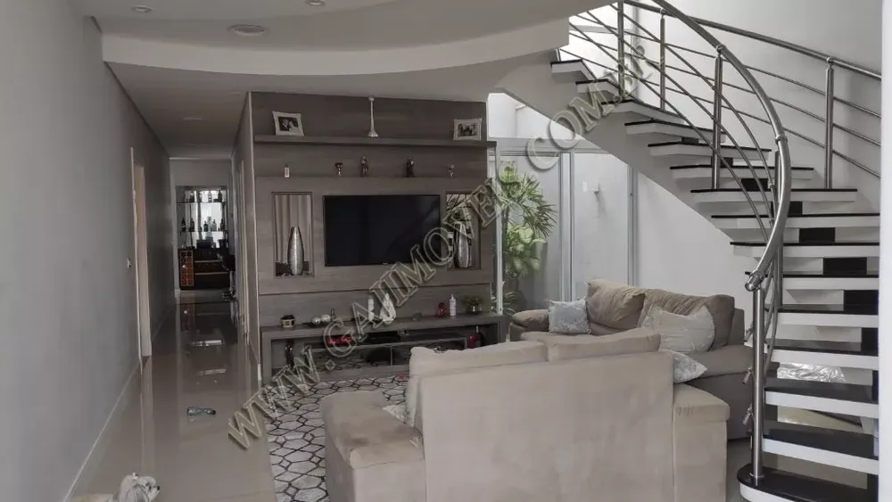 Casa, 3 quartos, 270 m² - Foto 1