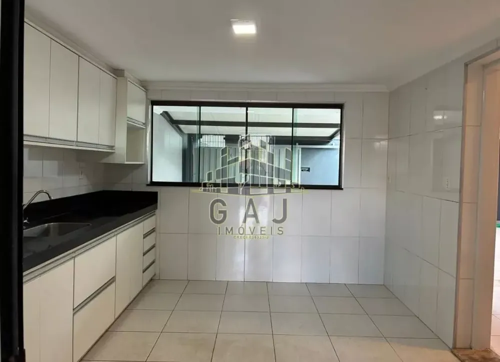Casa, 3 quartos, 220 m² - Foto 1