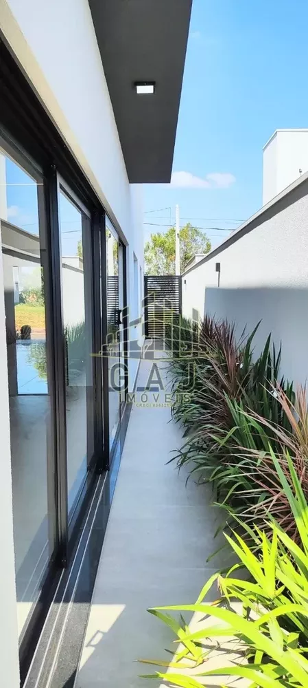 Casa de Condomínio à venda com 3 quartos, 207m² - Foto 1