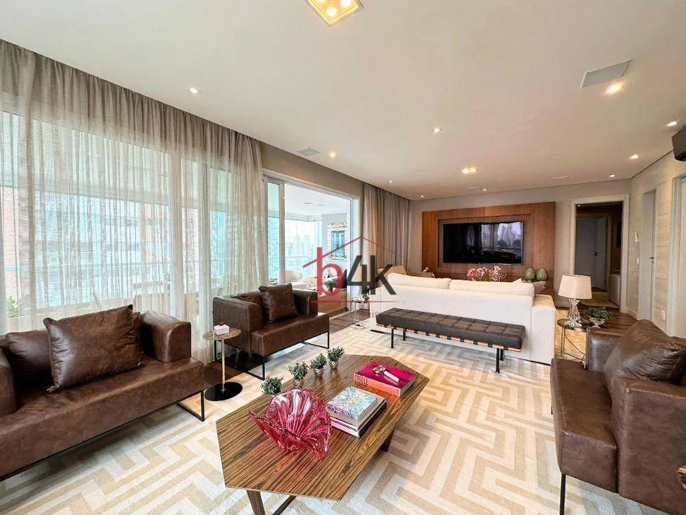 Apartamento, 3 quartos, 225 m² - Foto 1