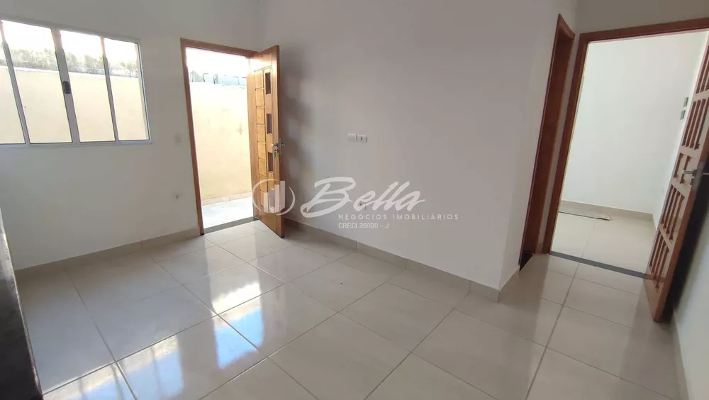 Casa à venda com 2 quartos, 66m² - Foto 2