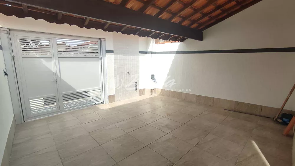 Casa à venda com 2 quartos, 67m² - Foto 4