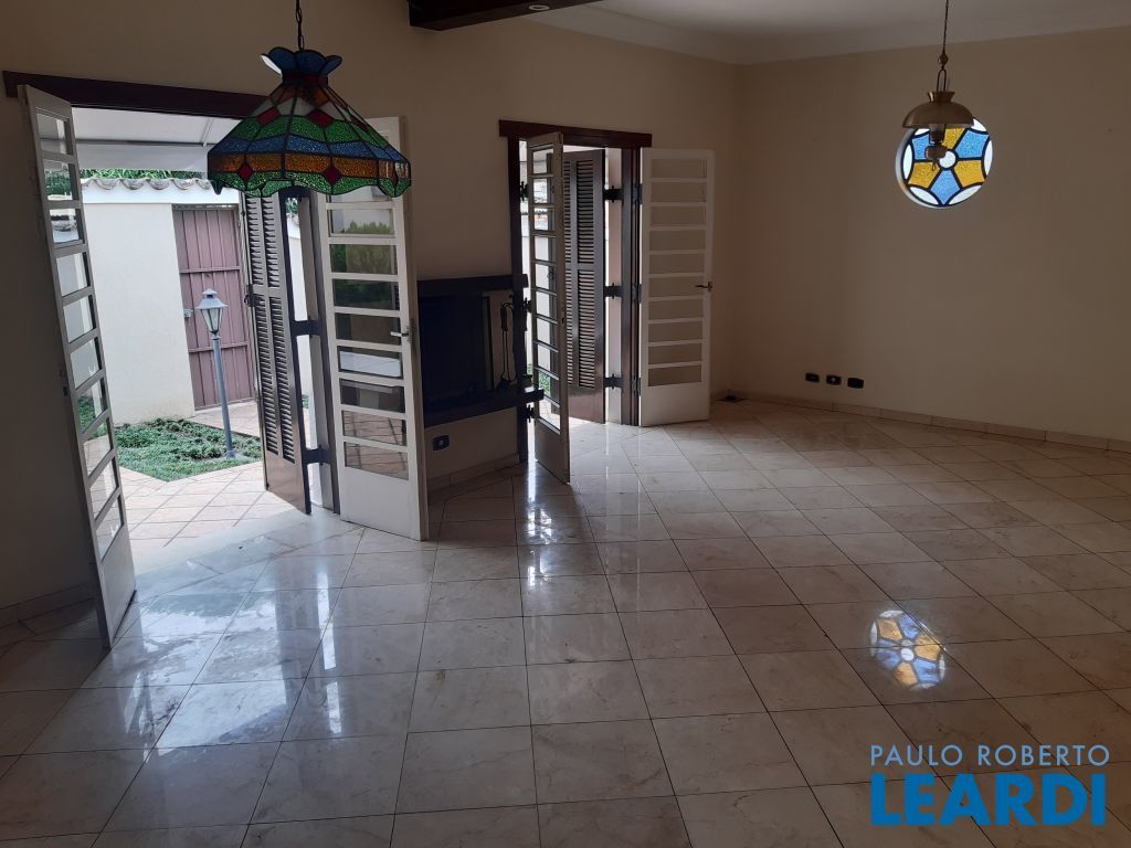 Casa à venda com 3 quartos, 160m² - Foto 1