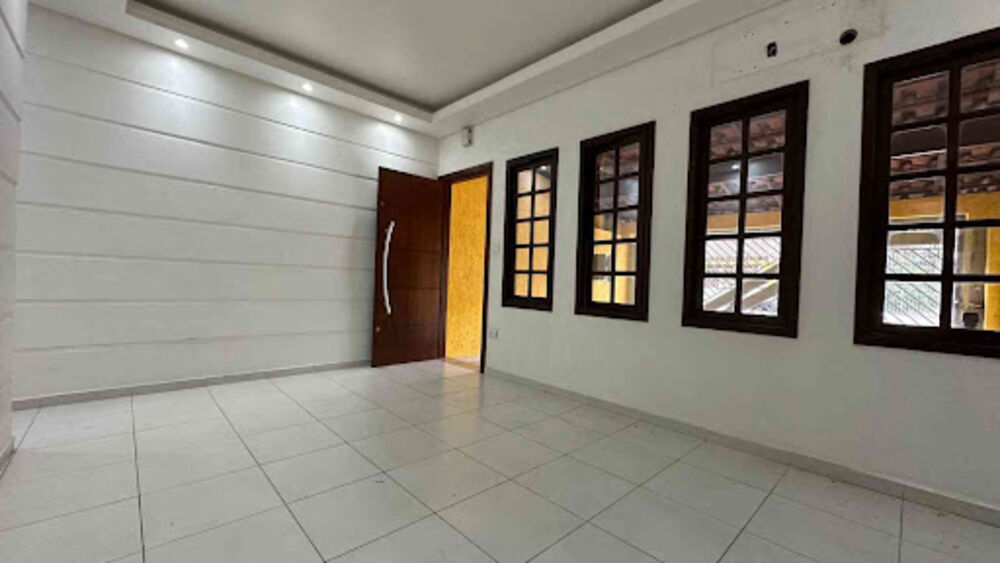 Sobrado à venda com 3 quartos, 150m² - Foto 1