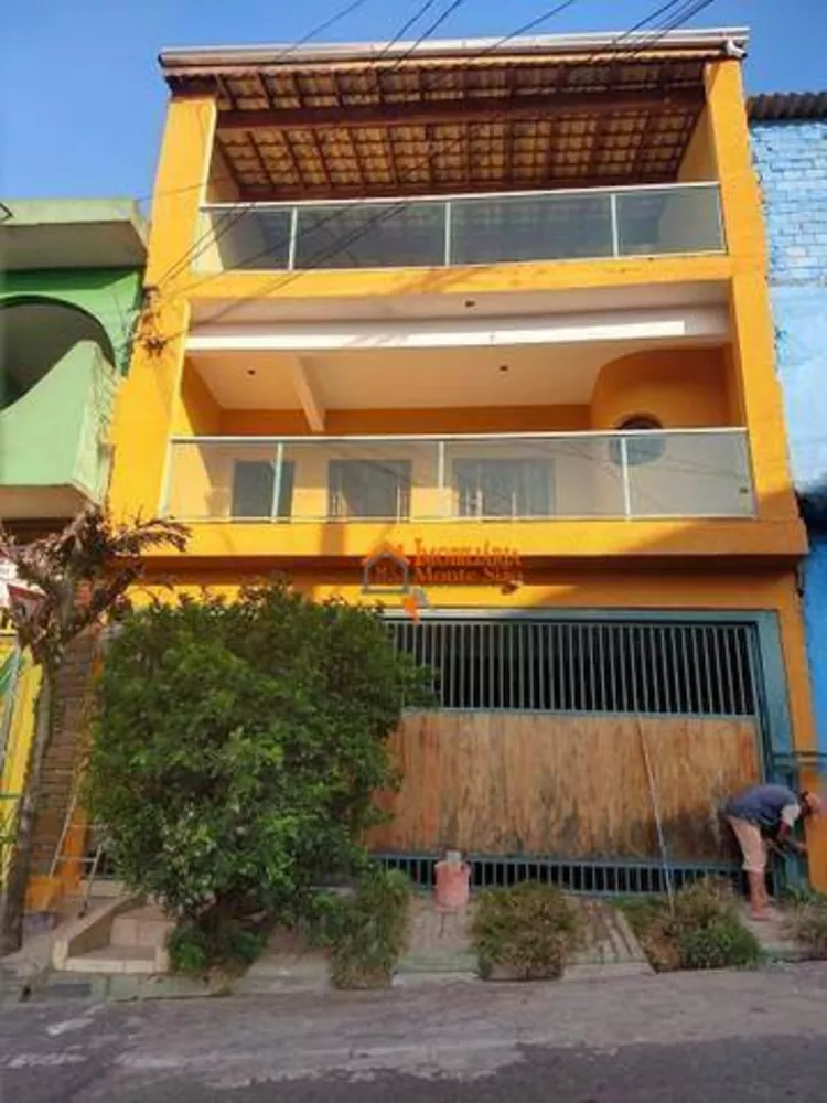 Sobrado à venda com 3 quartos, 300m² - Foto 1