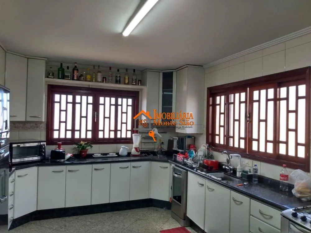 Sobrado, 3 quartos, 279 m² - Foto 1
