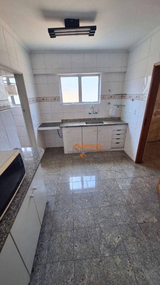 Apartamento para alugar com 3 quartos, 200m² - Foto 1