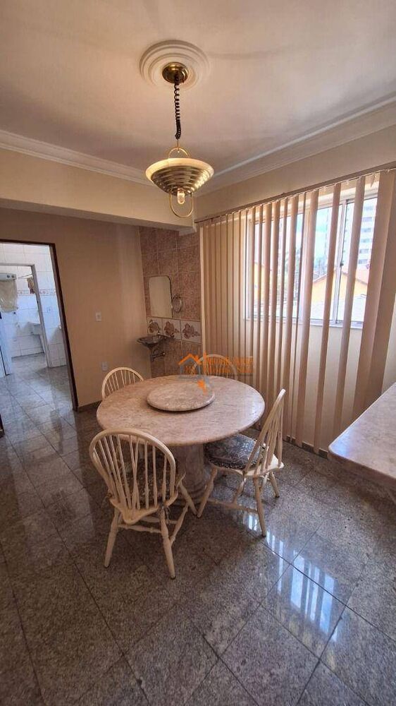 Apartamento para alugar com 3 quartos, 200m² - Foto 2