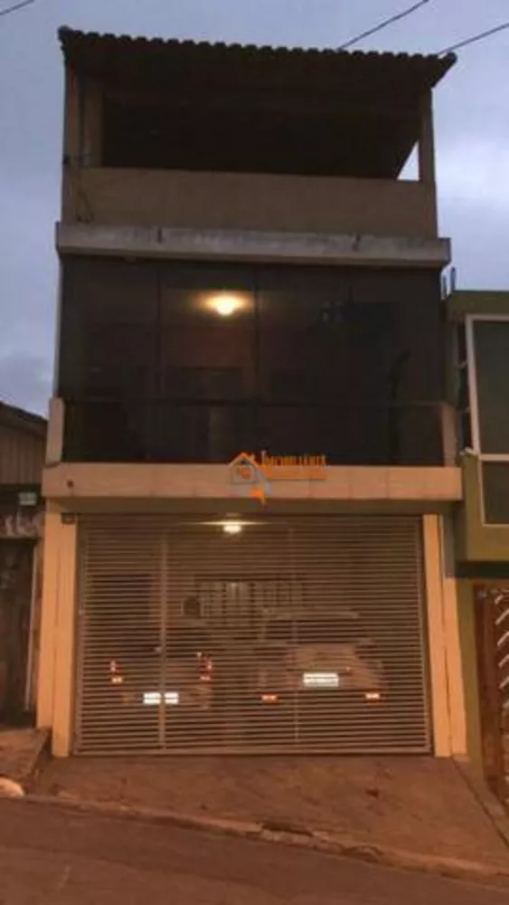 Sobrado à venda com 4 quartos, 200m² - Foto 2