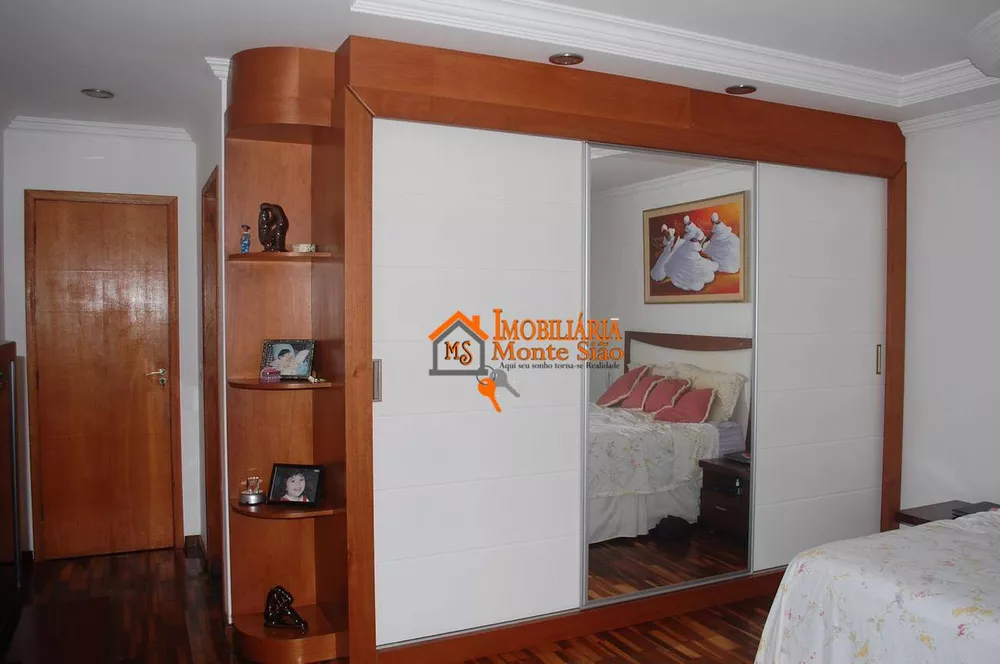 Sobrado à venda com 4 quartos, 250m² - Foto 4