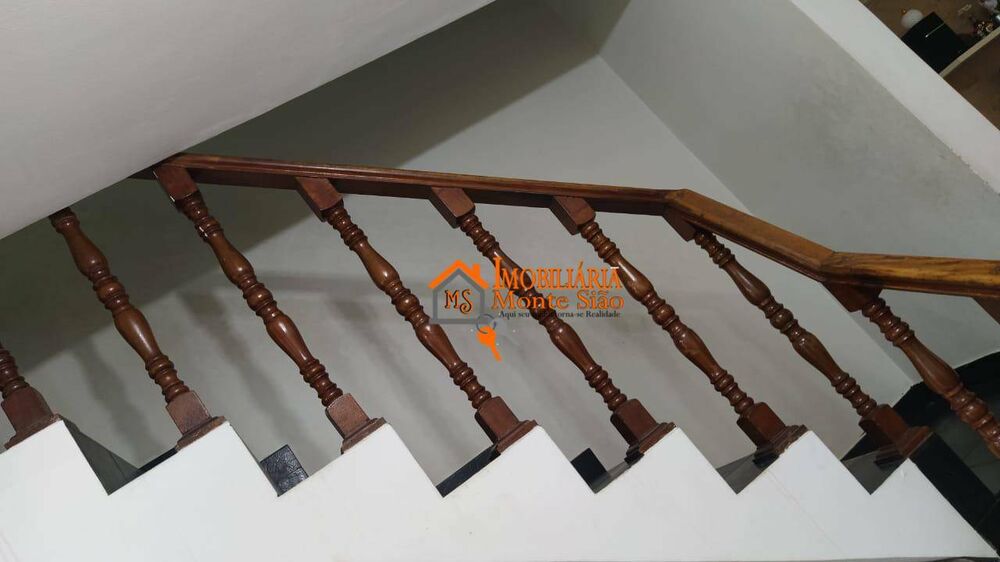 Sobrado à venda com 3 quartos, 247m² - Foto 1