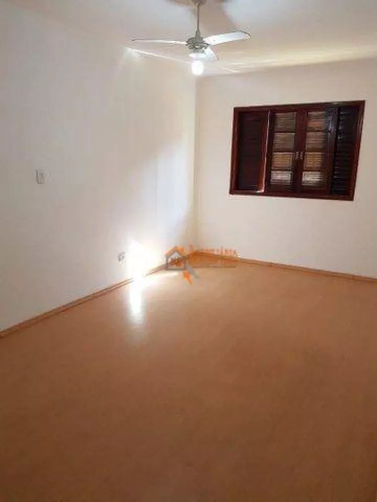 Sobrado à venda com 3 quartos, 220m² - Foto 3