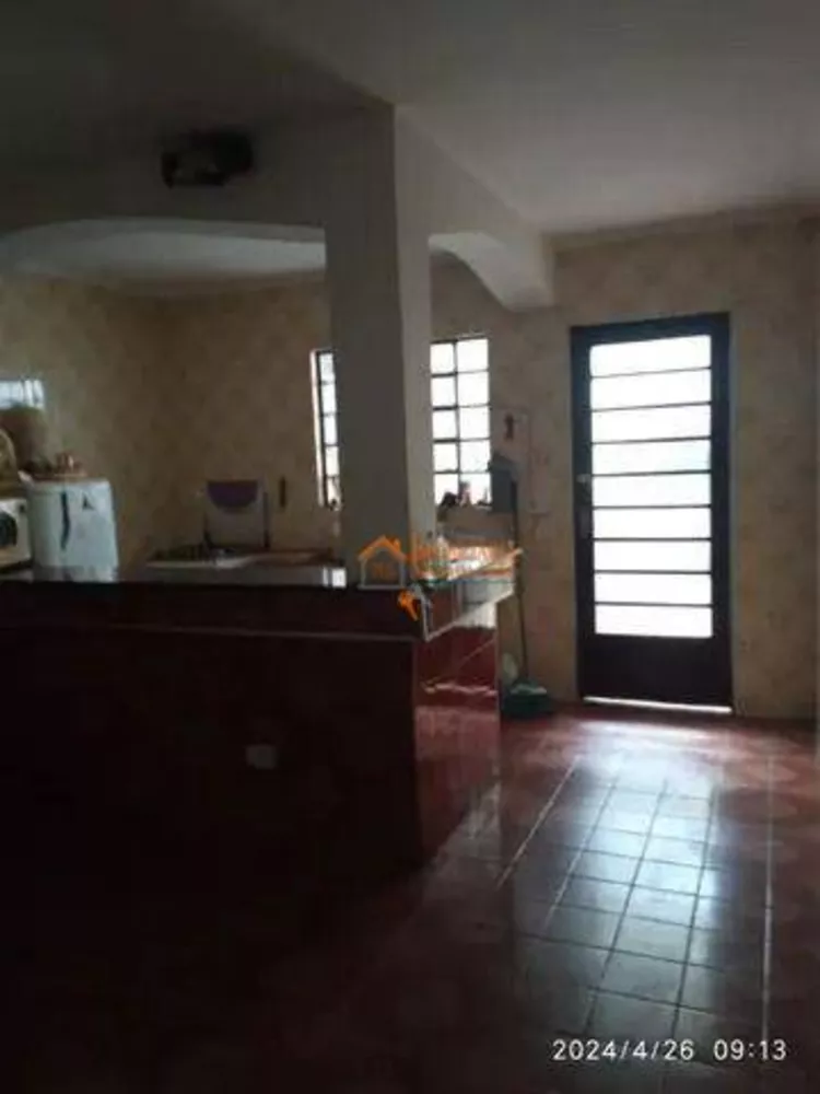 Sobrado à venda com 3 quartos, 200m² - Foto 4