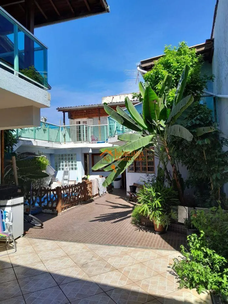 Casa, 4 quartos, 216 m² - Foto 1