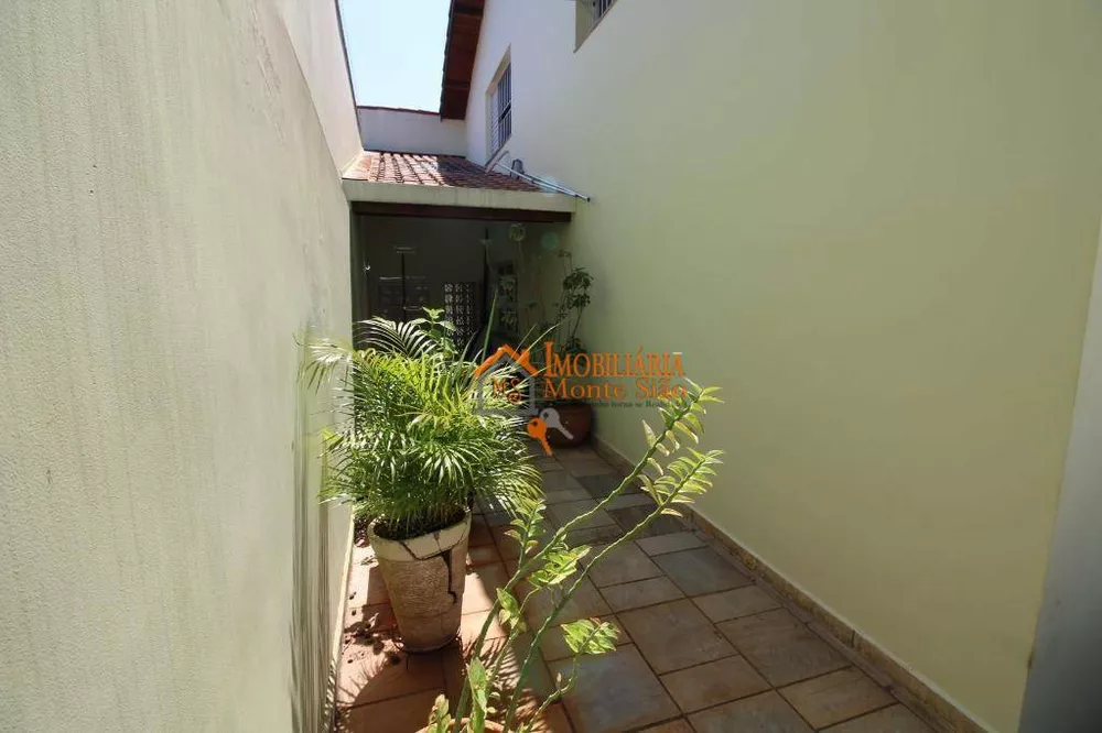 Sobrado, 3 quartos, 235 m² - Foto 1