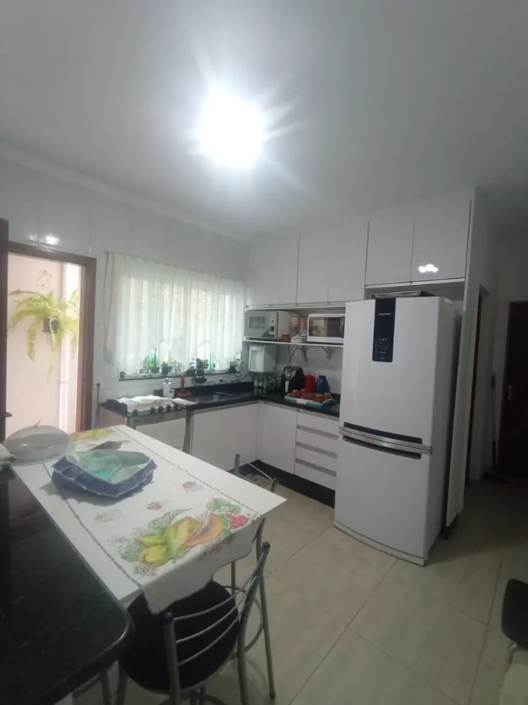 Casa à venda com 2 quartos, 90m² - Foto 4