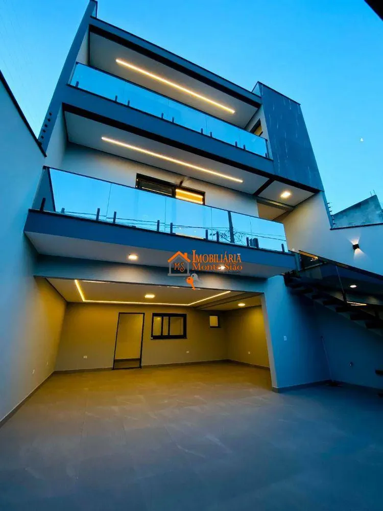 Sobrado, 3 quartos, 218 m² - Foto 1