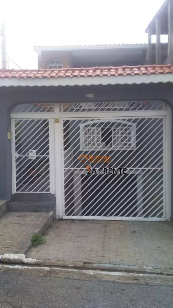 Sobrado à venda com 3 quartos, 246m² - Foto 1