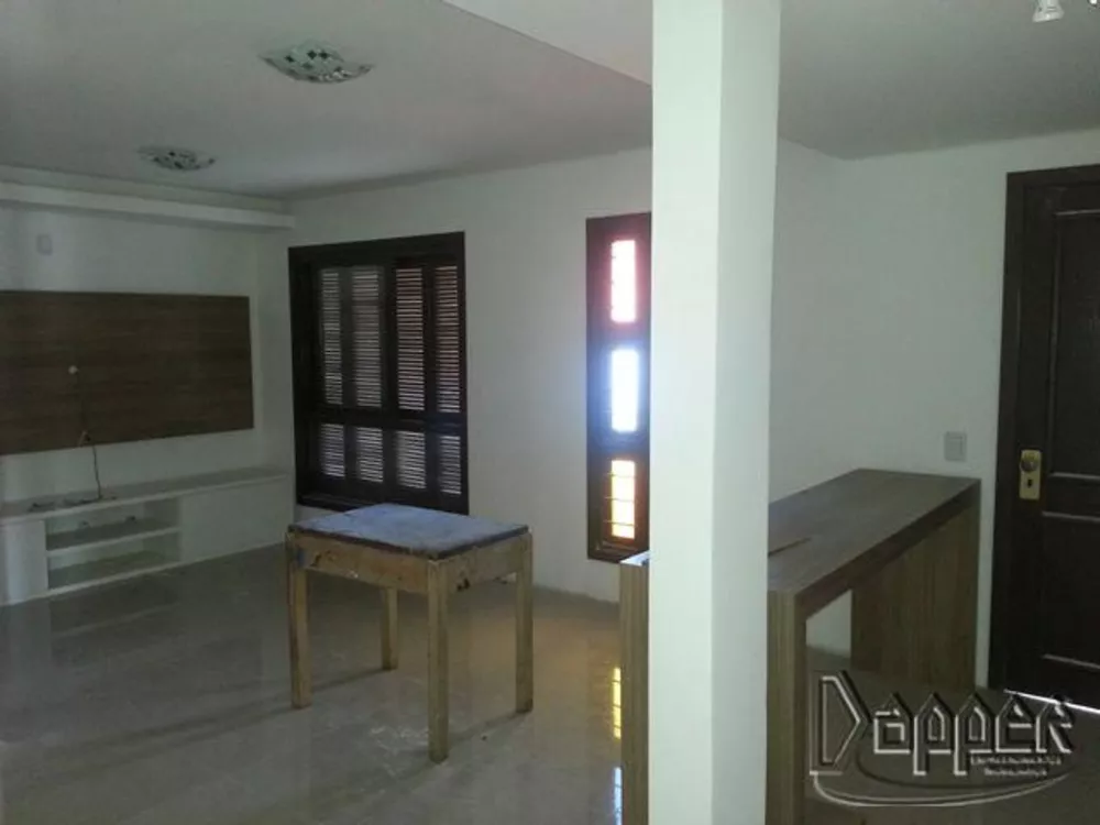 Casa à venda com 5 quartos, 229m² - Foto 2