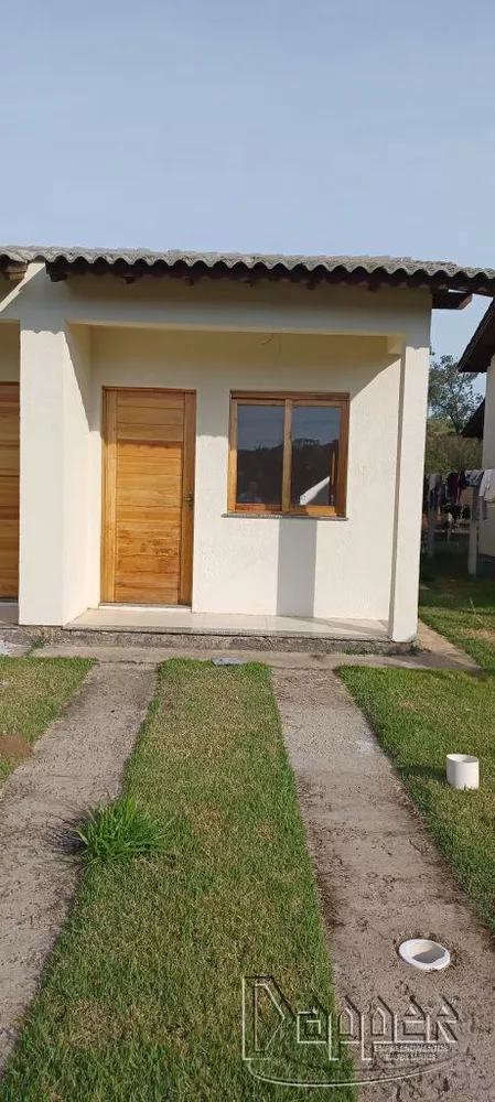 Casa à venda com 2 quartos, 60m² - Foto 1