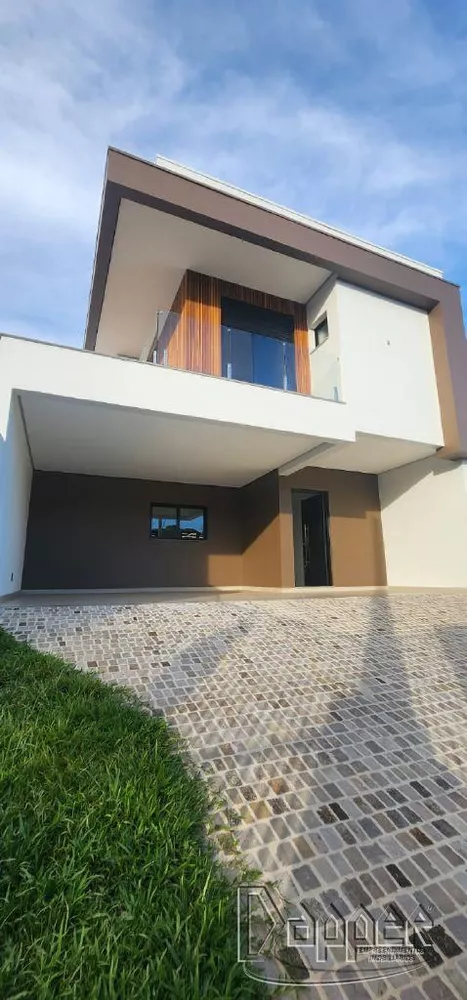 Casa à venda com 3 quartos, 141m² - Foto 1