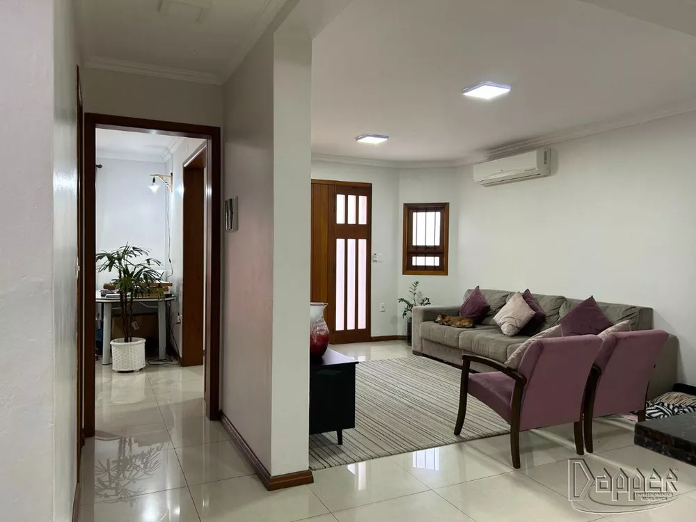 Casa à venda com 3 quartos, 160m² - Foto 1